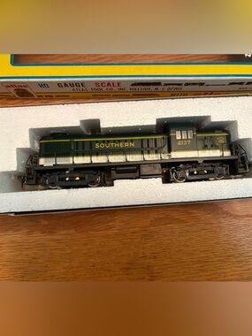 Atlas HO Scale No. 8014 ALCO RS-3 Diesel Locomotive Southern Railway NIB KATO